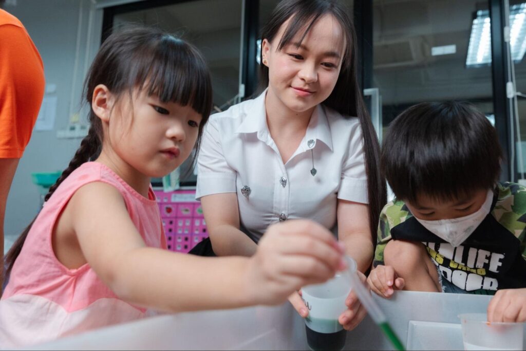 ครูปฐมวัยกับบทบาทที่ AI ไม่อาจทดแทน, ความสำคัญของครูปฐมวัย, ทักษะที่ AI แทนที่ไม่ได้